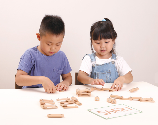 可搭配遊戲卡使用